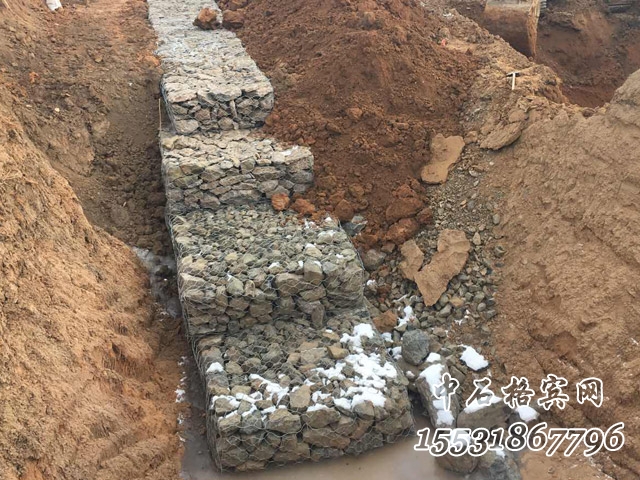 賓格網(wǎng)石籠.jpg 賓格網(wǎng)石籠.jpg