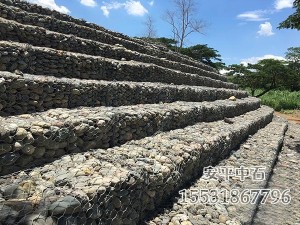 鉛絲籠護岸 鉛絲籠護岸